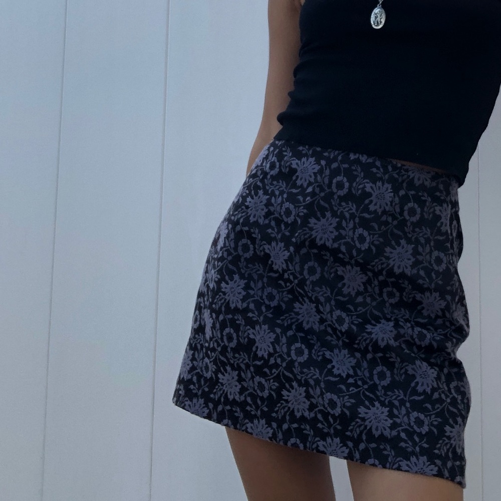 Black&Gray Silk Floral Miniskirt 🖤